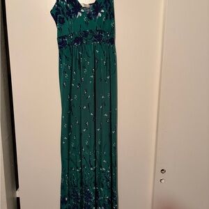 Sleeveless Green Maxi Dress with Blue Floral Design